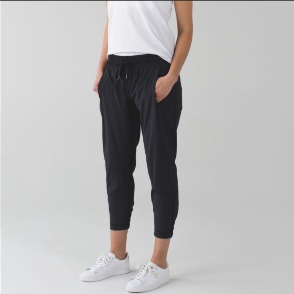 Black Lululemon Crop Joggers Size 6